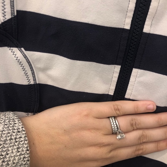 Lululemon Forme Jacket *Cuffins - Picture 13 of 13